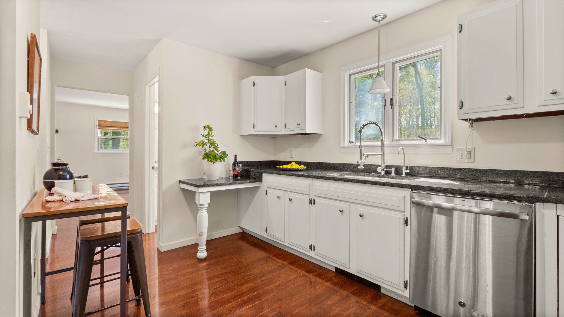 230 Middle Road Photo 10