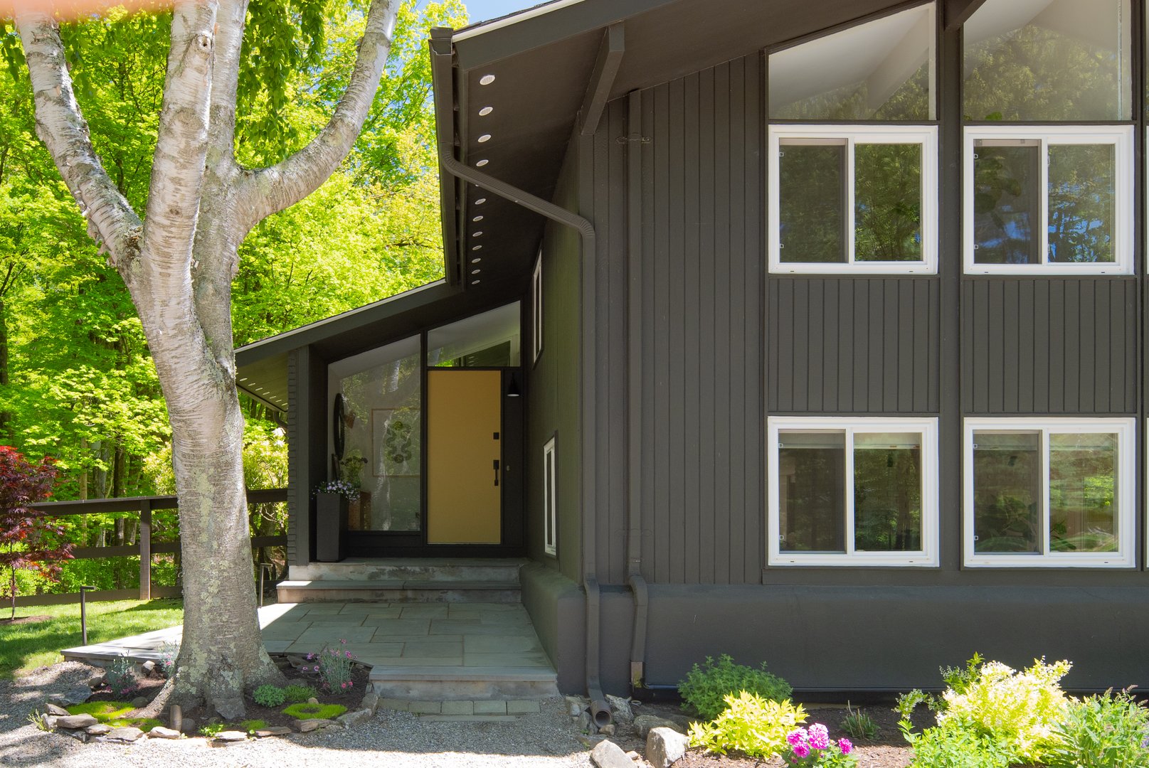 5 S Bedford Road Photo 3