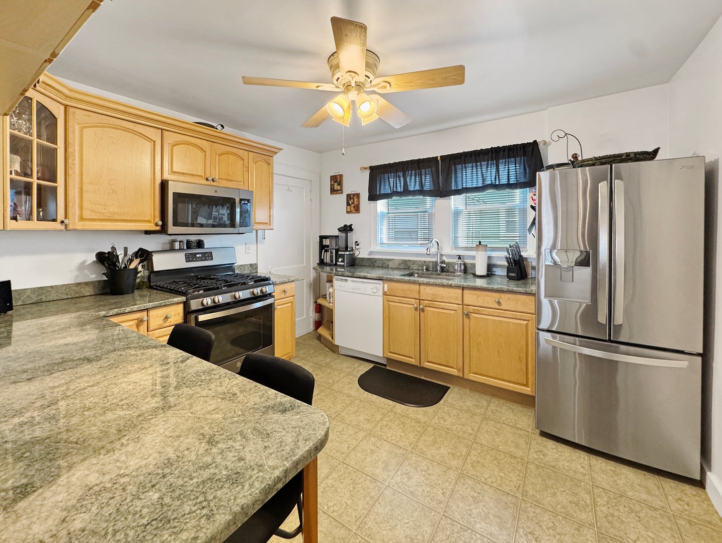 707 Hope Street Photo 6