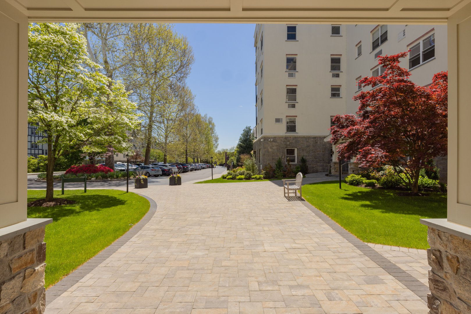 1 Stoneleigh  #5M Photo 4