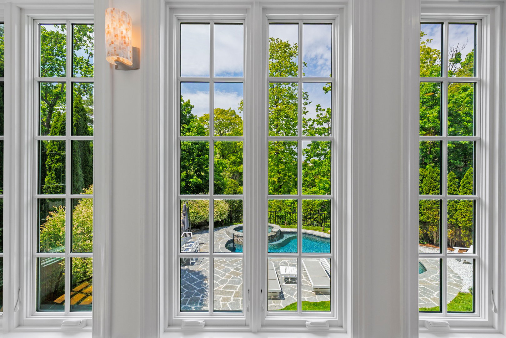 746 The Parkway Photo 10