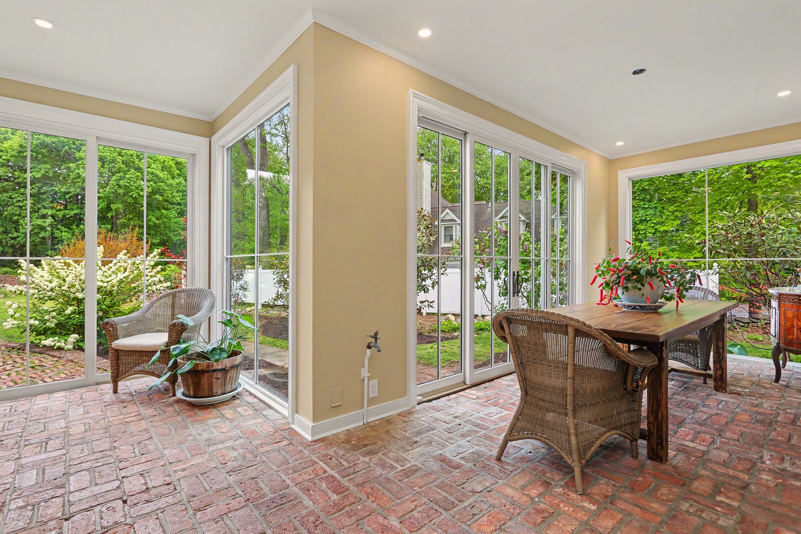 530 Roxbury Road Photo 27