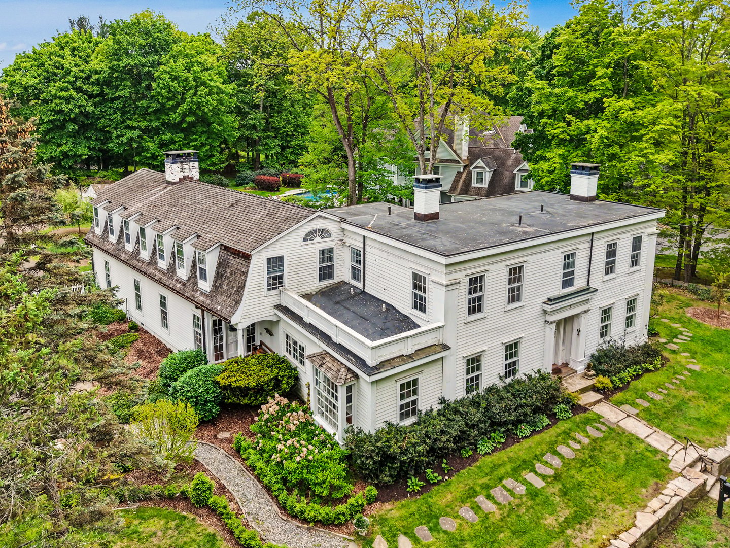 530 Roxbury Road Photo 1