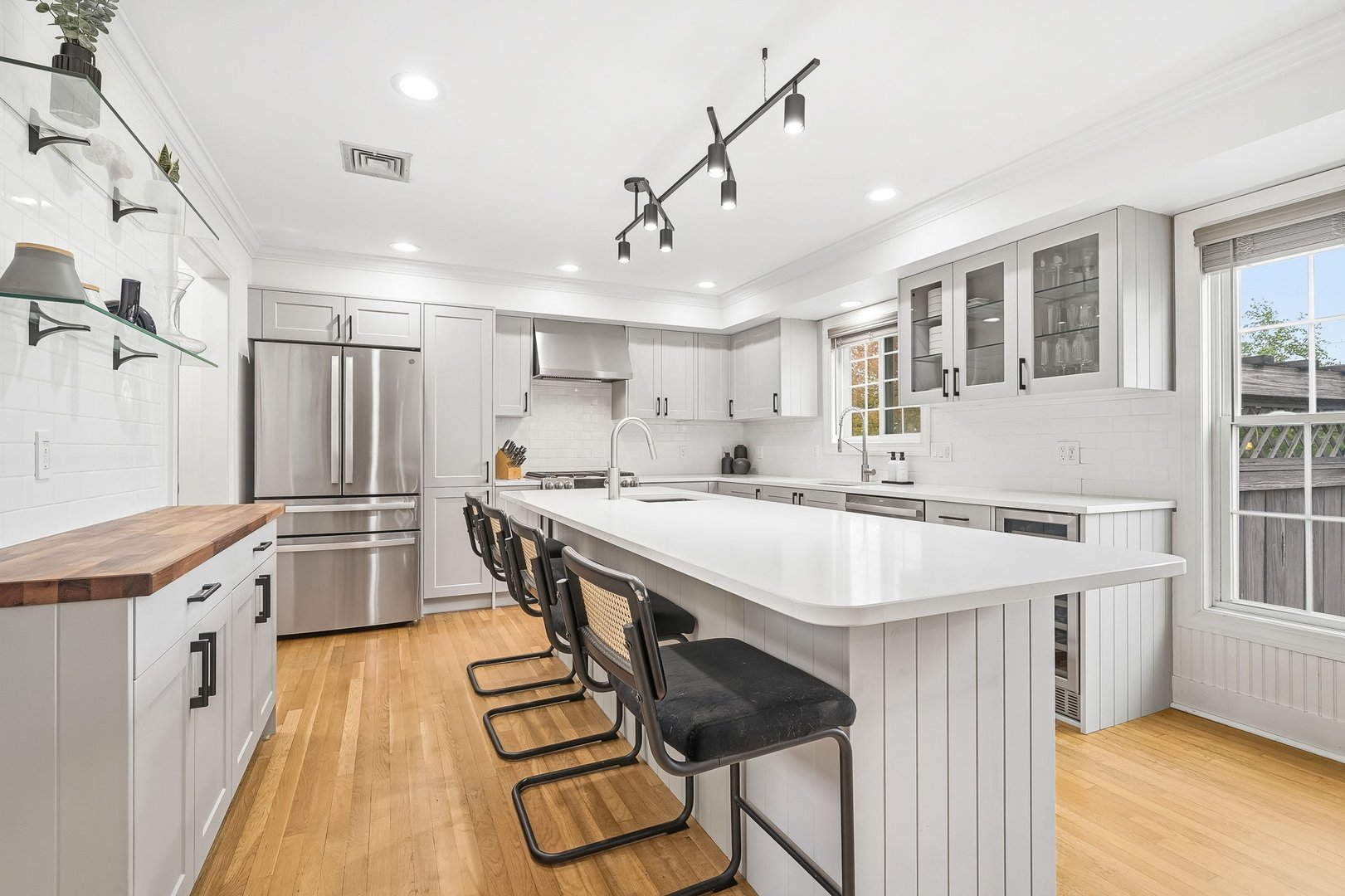 80 Third Avenue Photo 4