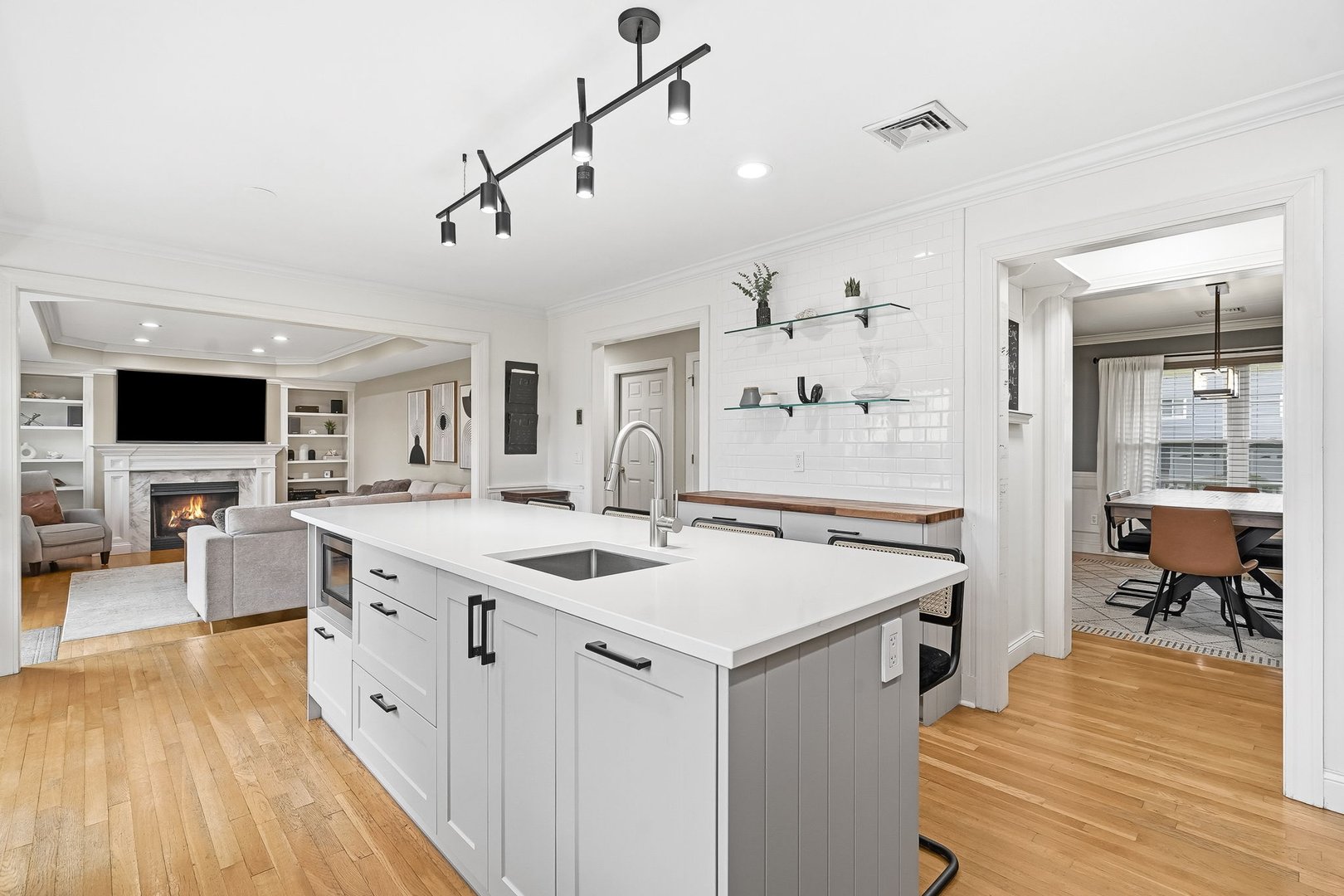80 Third Avenue Photo 6