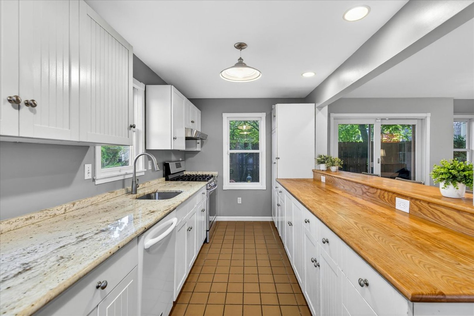 44 Warren Street Photo 17
