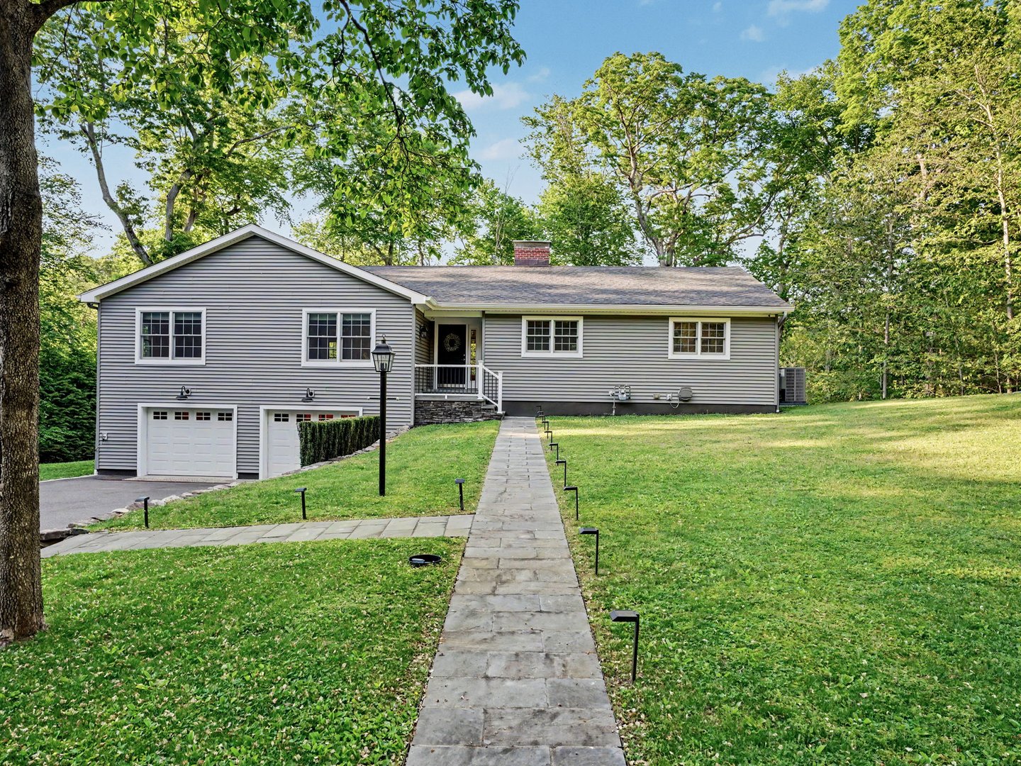 8 White Fox Road Photo 1
