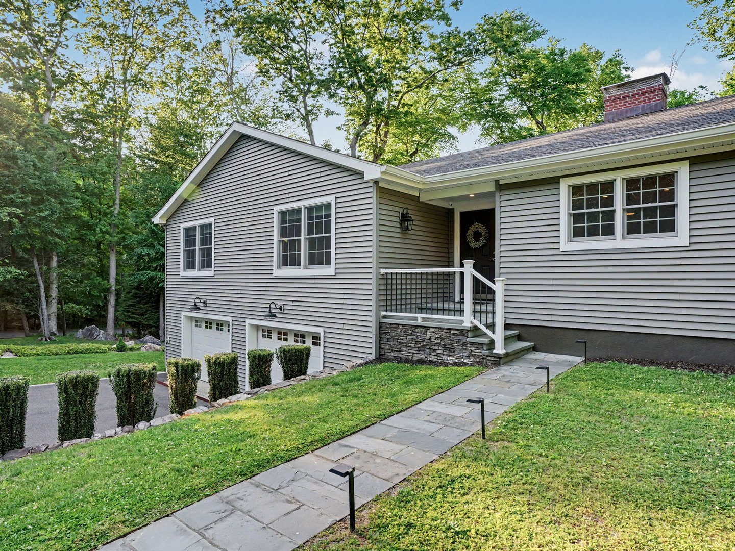 8 White Fox Road Photo 4