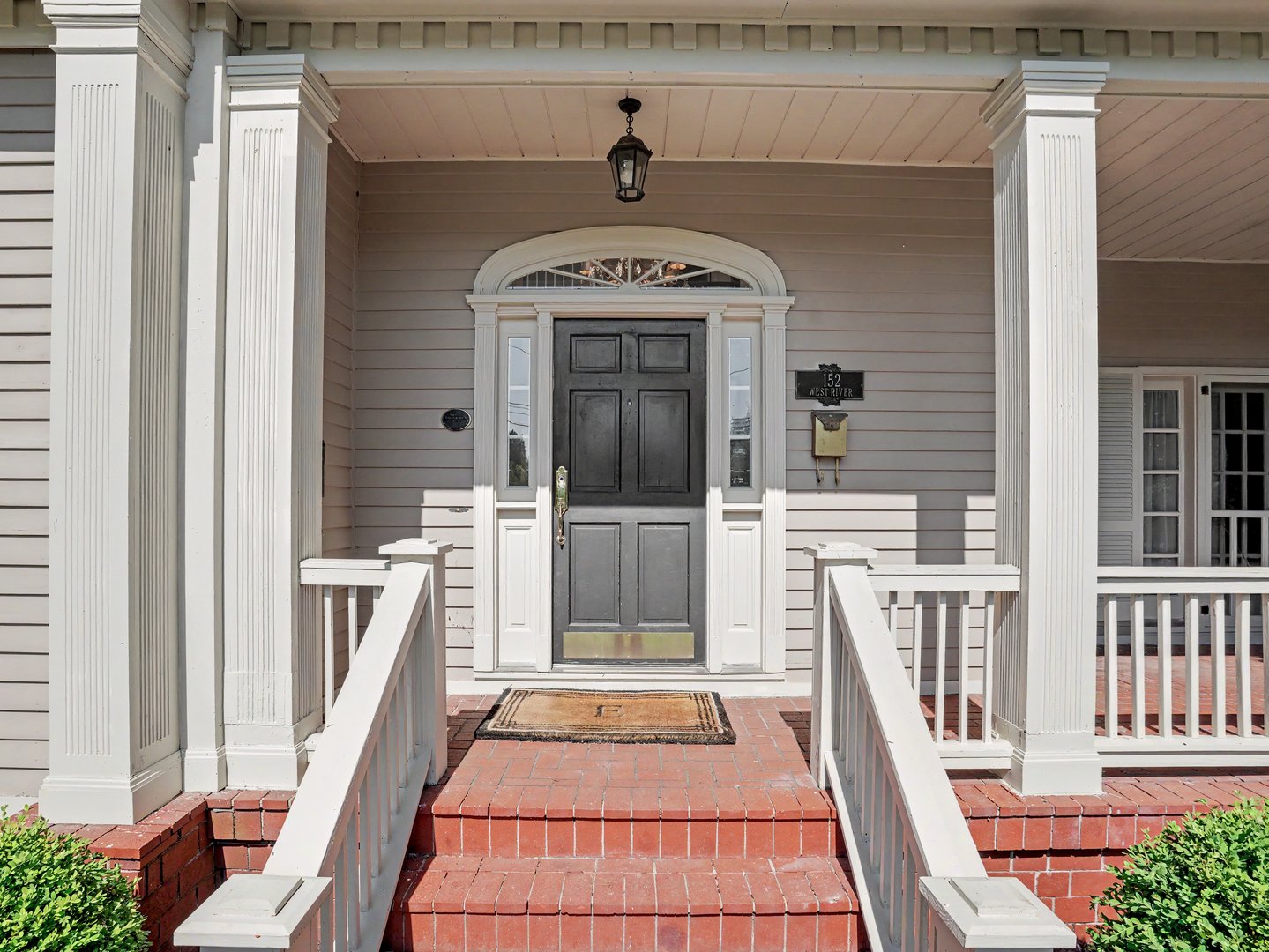 152 West River Street Photo 5