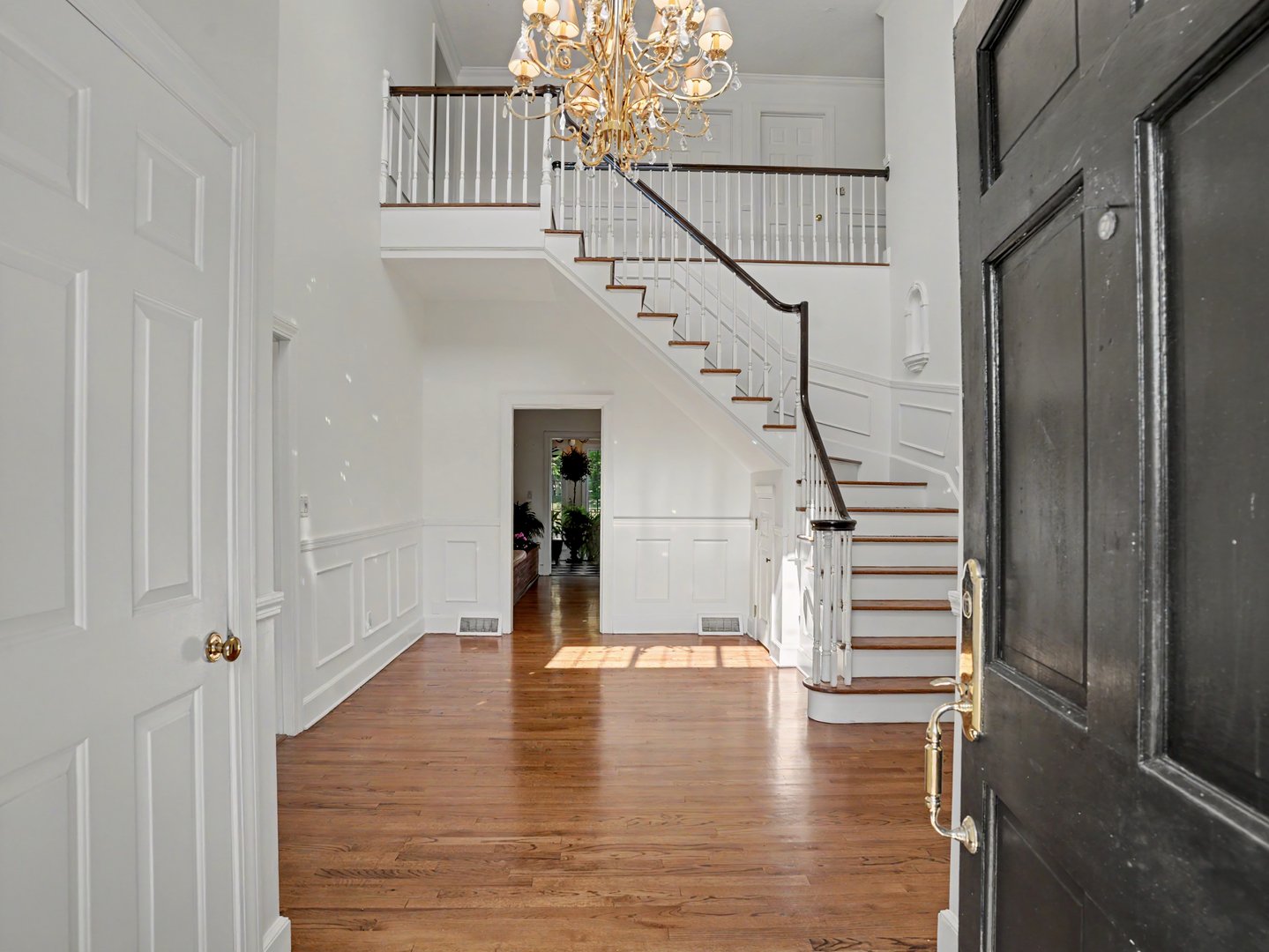 152 West River Street Photo 6