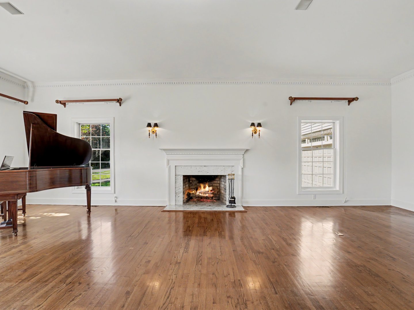 152 West River Street Photo 8