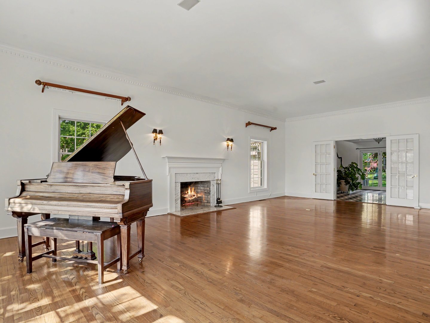 152 West River Street Photo 10