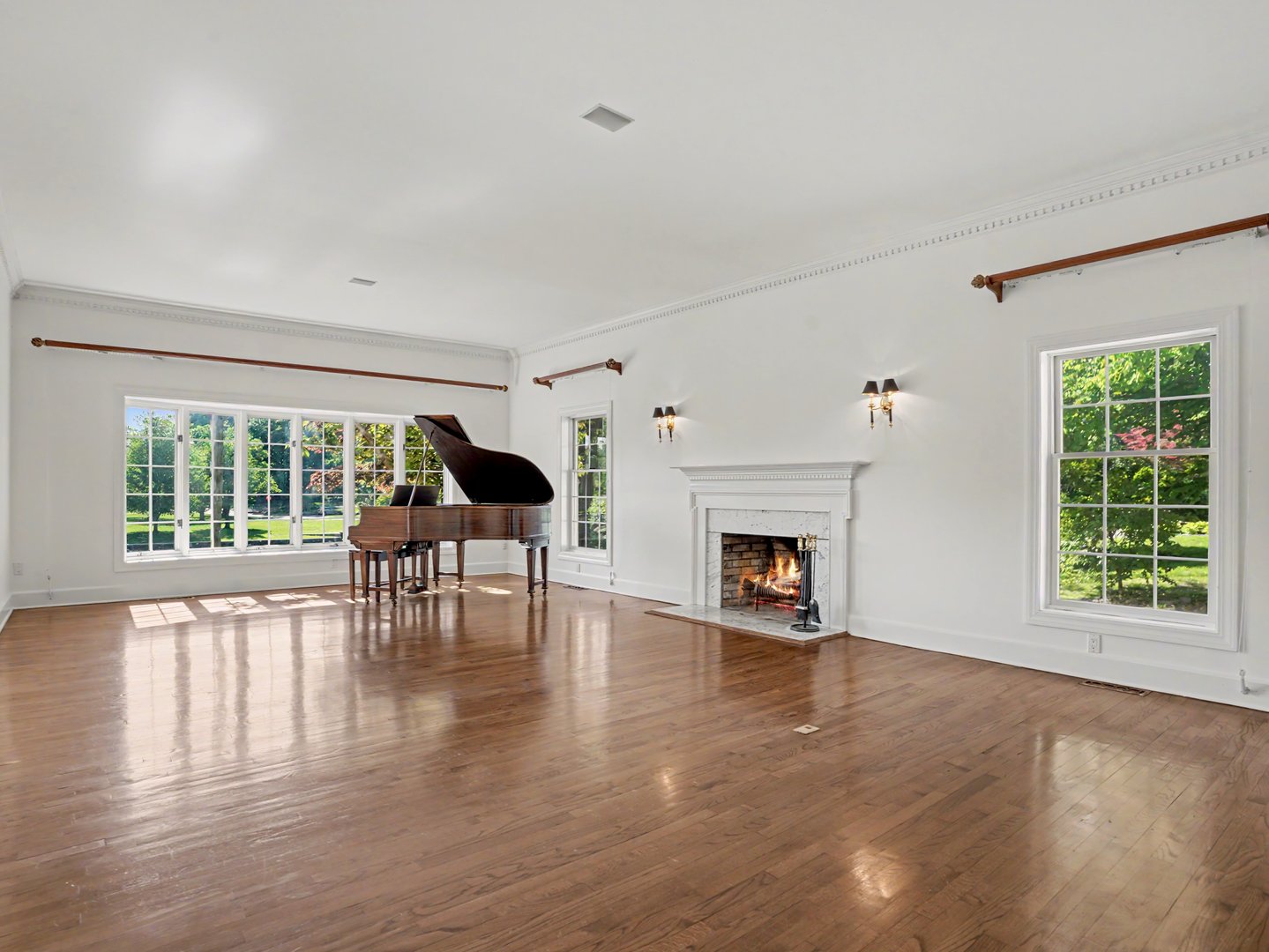 152 West River Street Photo 9
