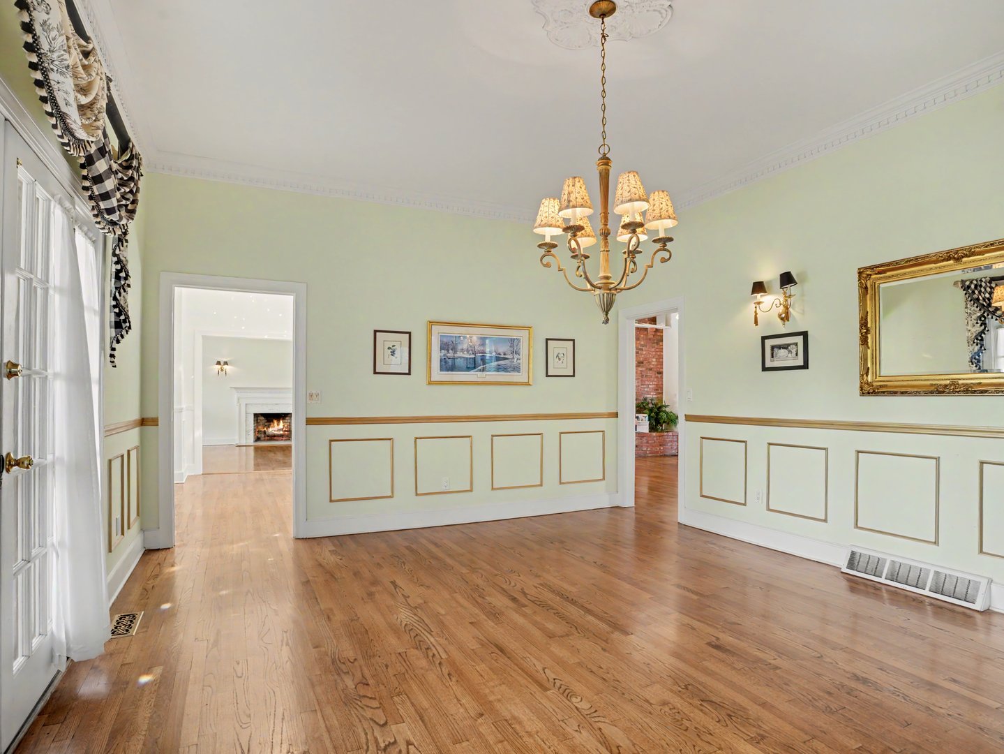 152 West River Street Photo 11