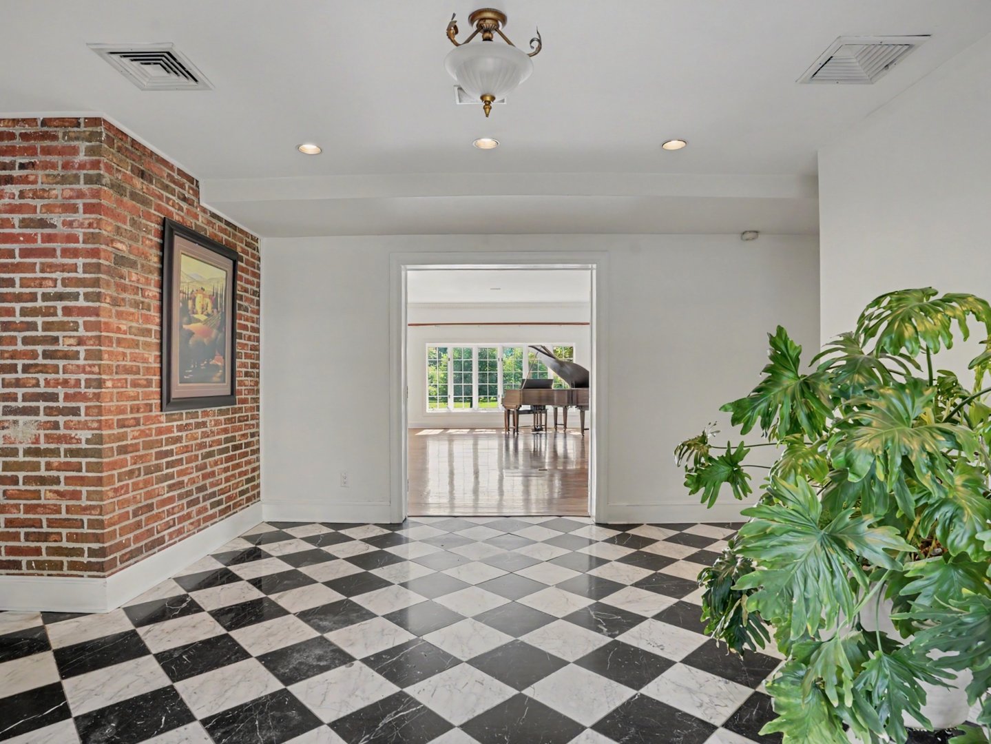 152 West River Street Photo 13