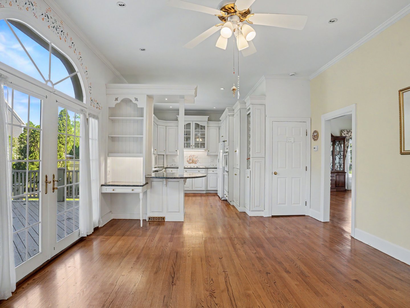 152 West River Street Photo 16