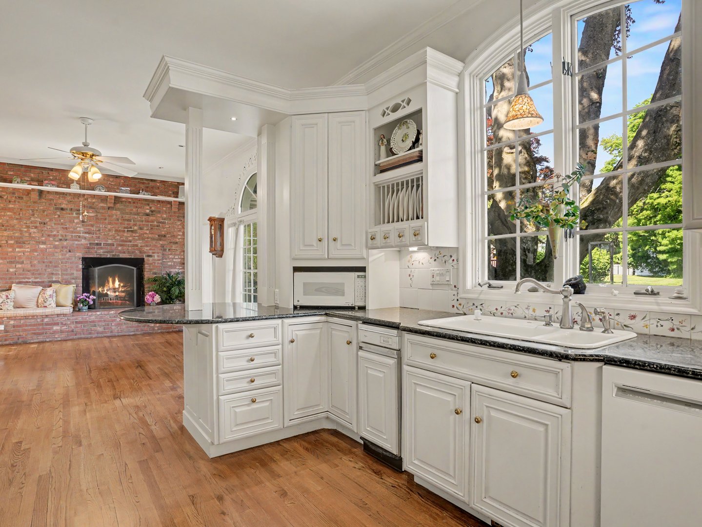 152 West River Street Photo 15