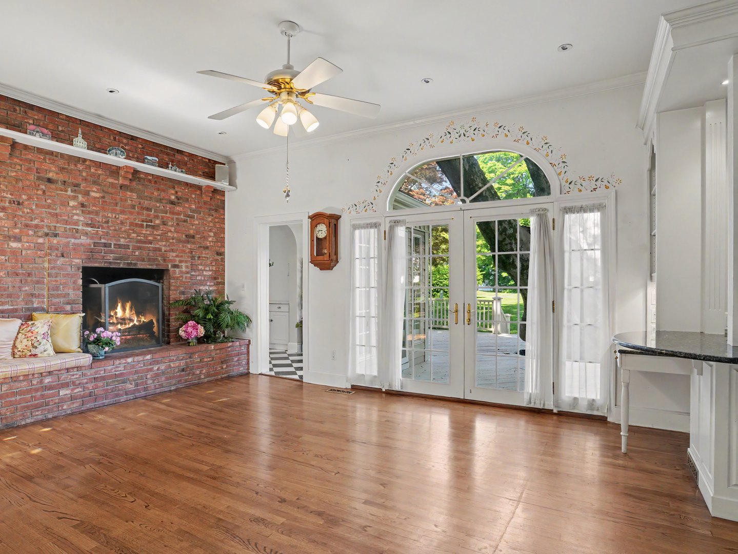 152 West River Street Photo 19