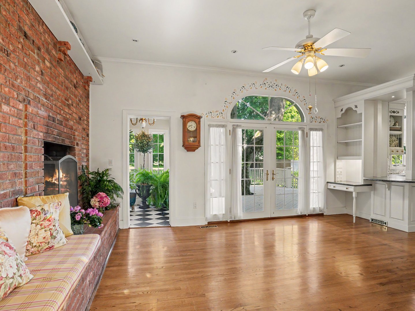 152 West River Street Photo 18