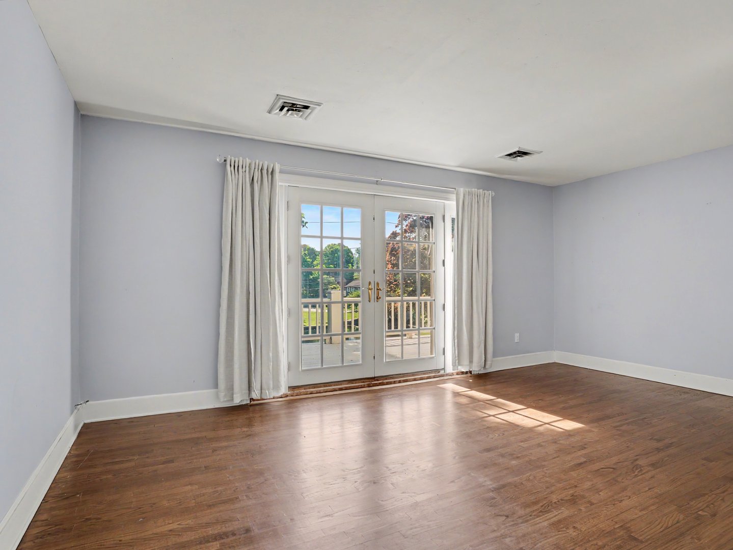 152 West River Street Photo 30