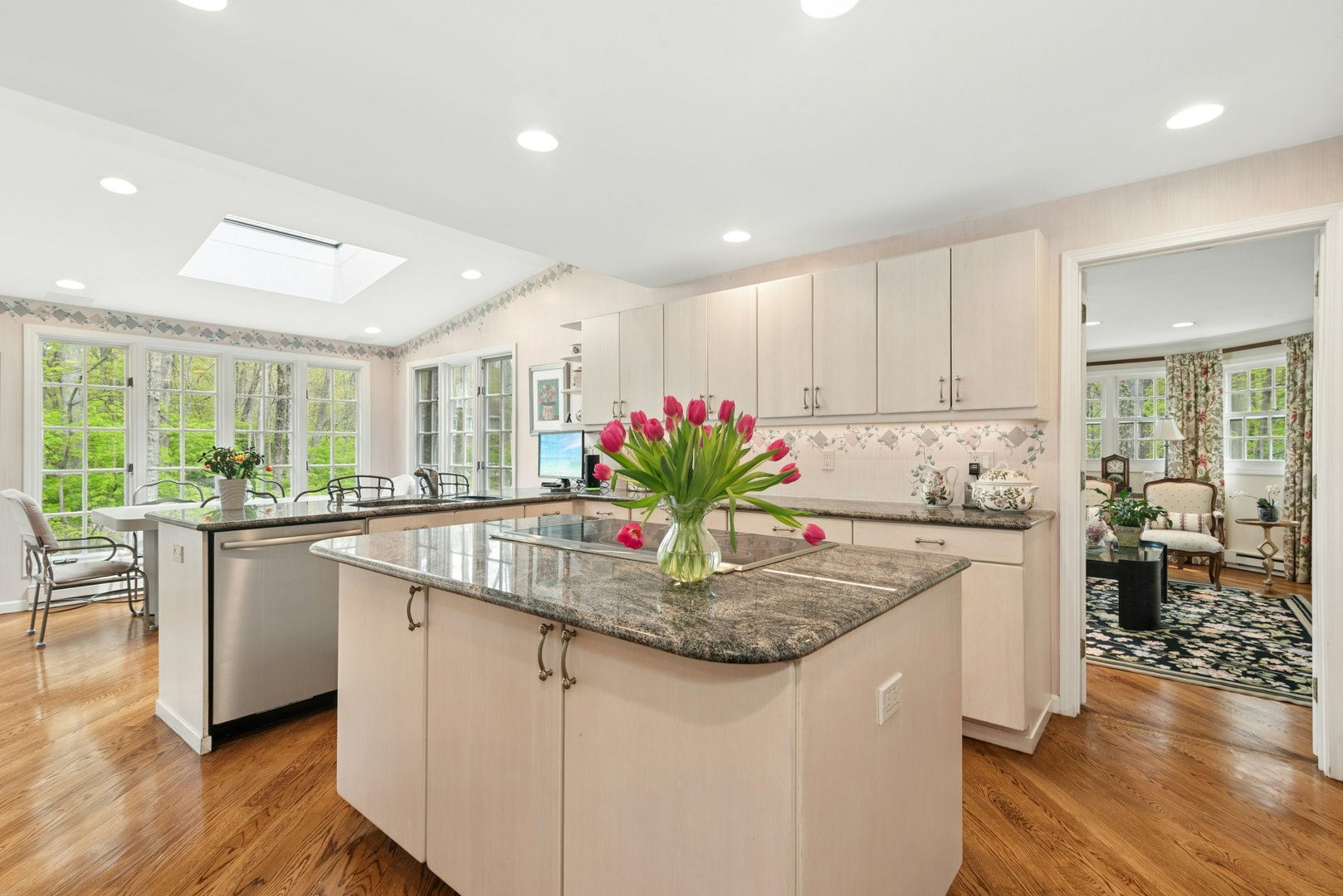 95 Alexandra Drive Photo 15