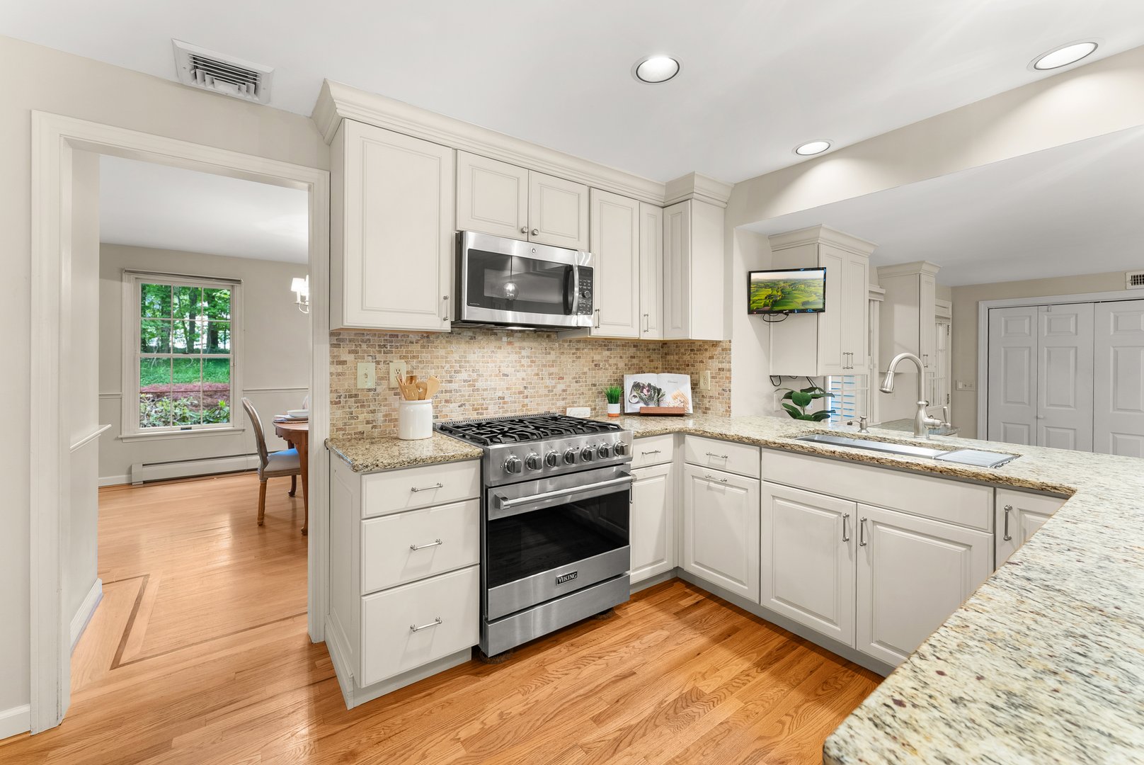 339 Meadow Road Photo 14