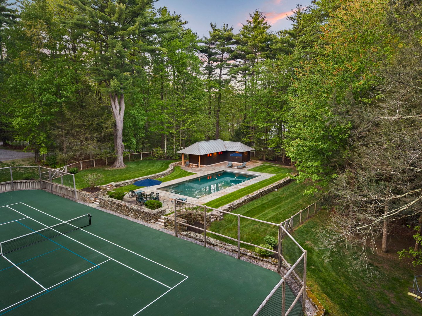 841 Winchester Road Photo 3