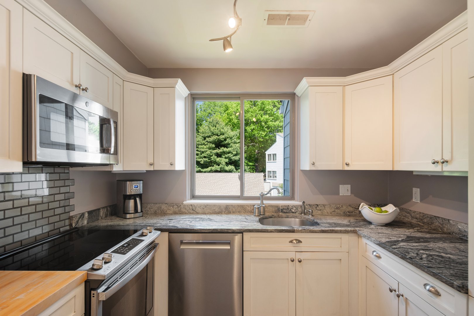 60 Rowayton Woods Drive Photo 8
