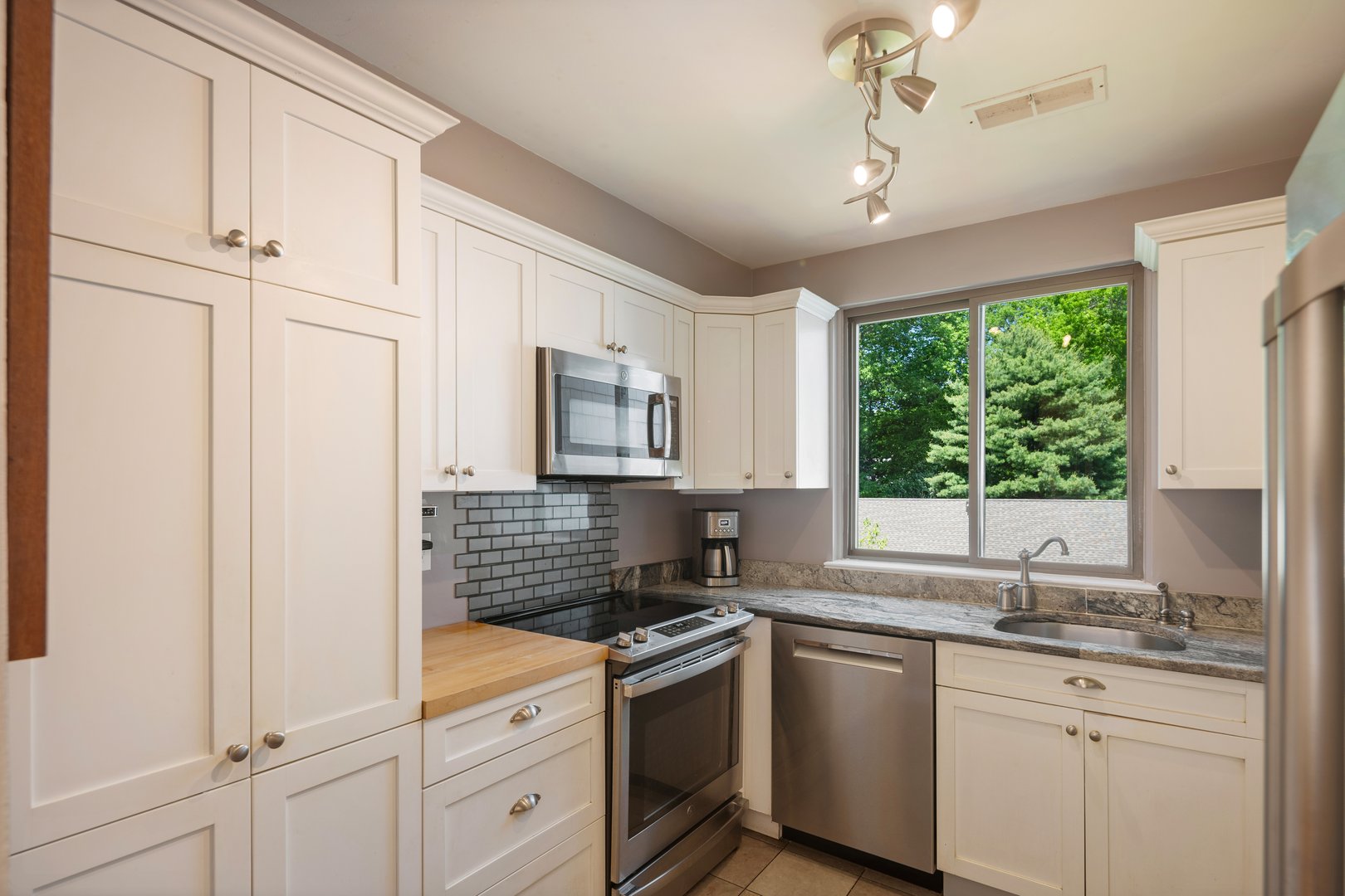 60 Rowayton Woods Drive Photo 9