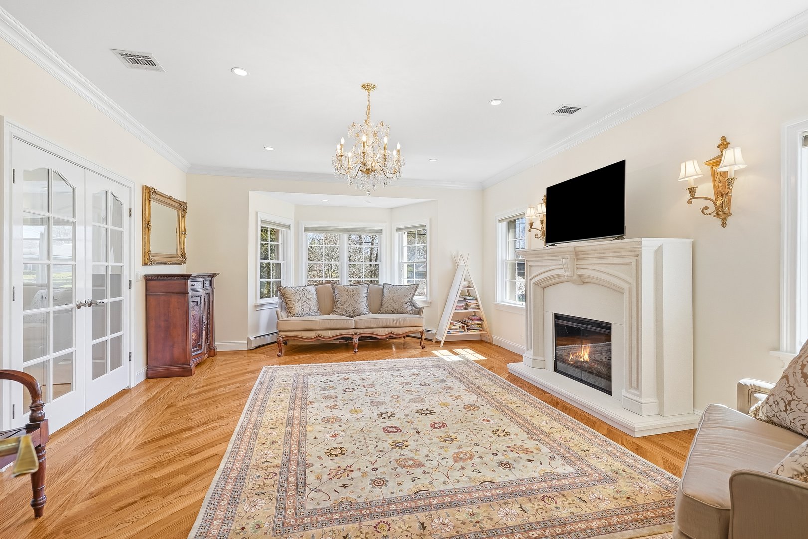 590 West Street Photo 5