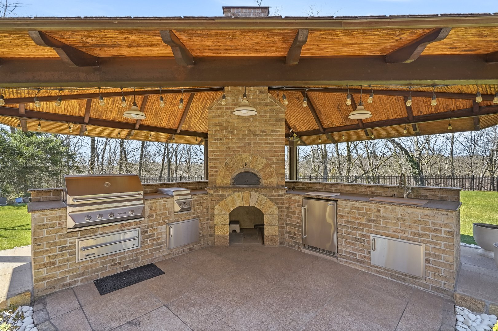 590 West Street Photo 25