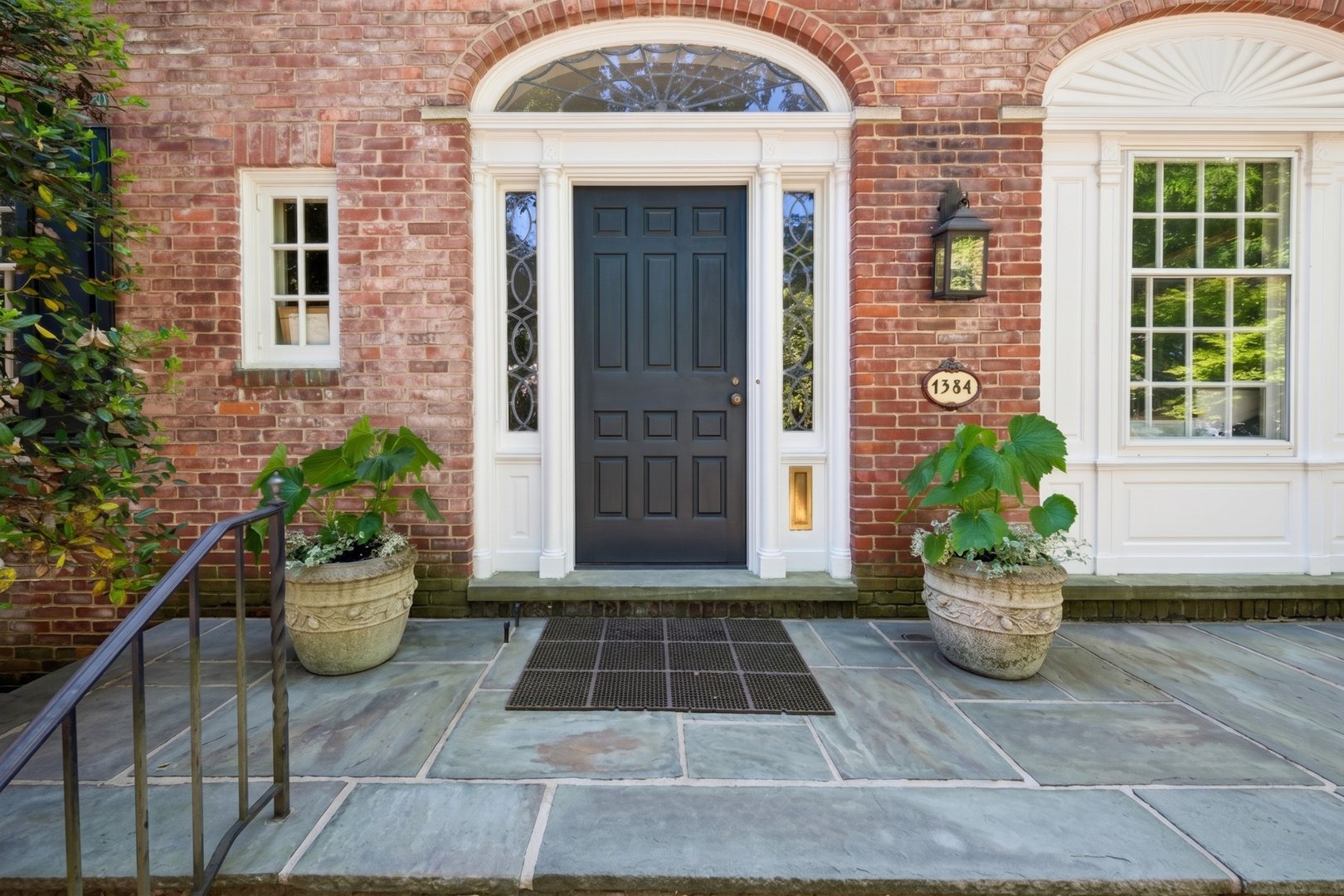1384 Park Lane Photo 3