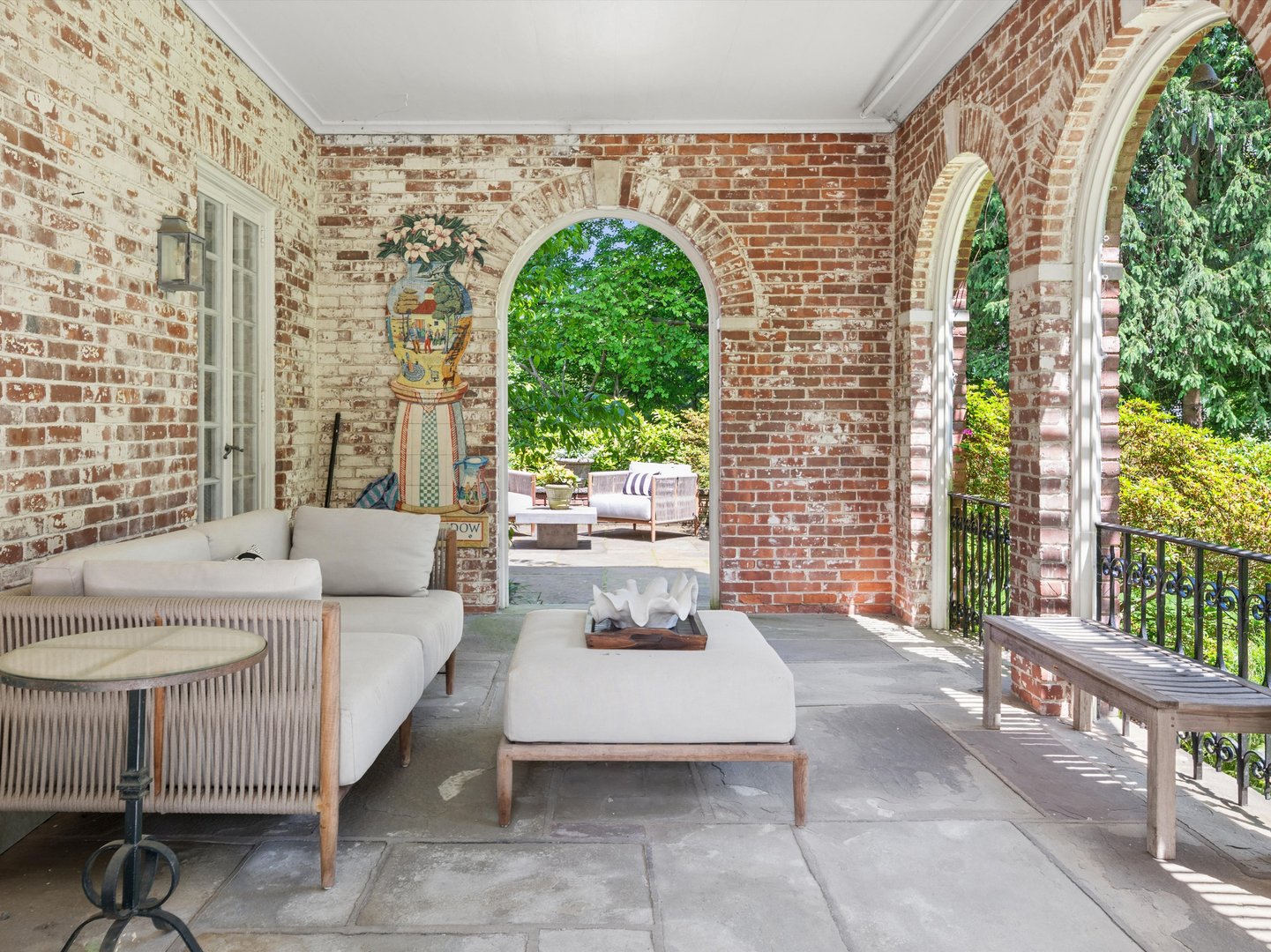 1384 Park Lane Photo 4
