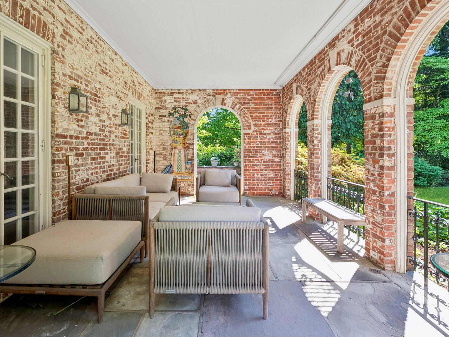 1384 Park Lane Photo 5