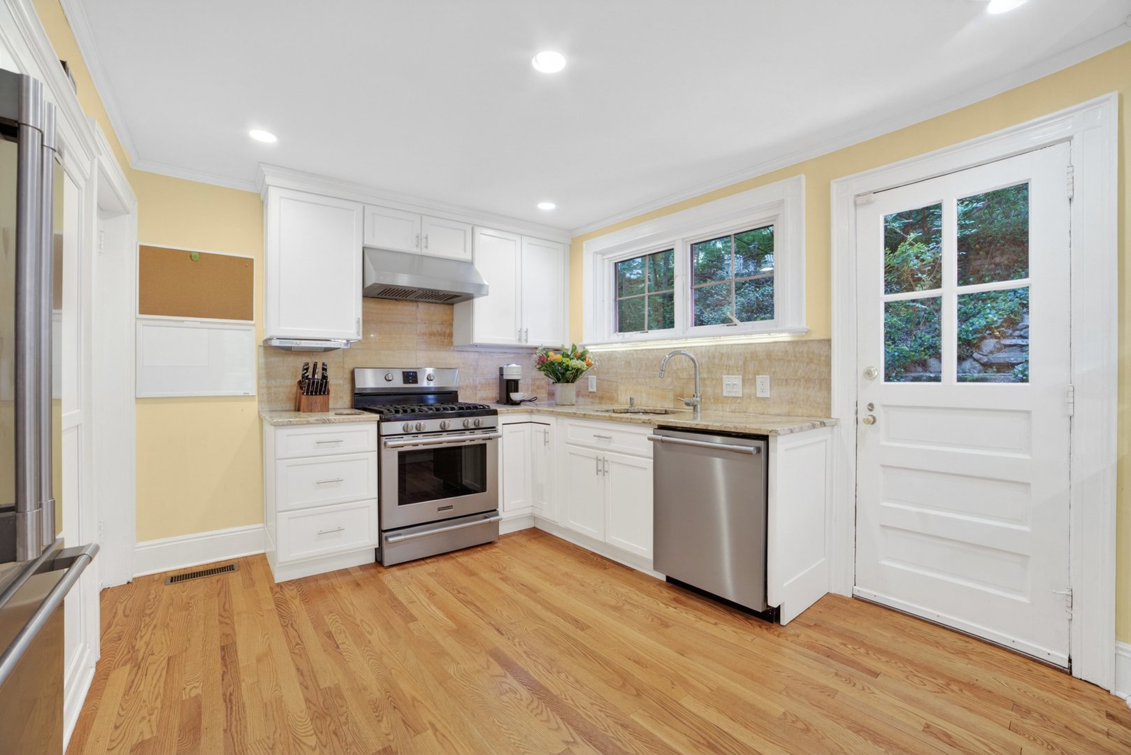 77 Edgemont Road Photo 12
