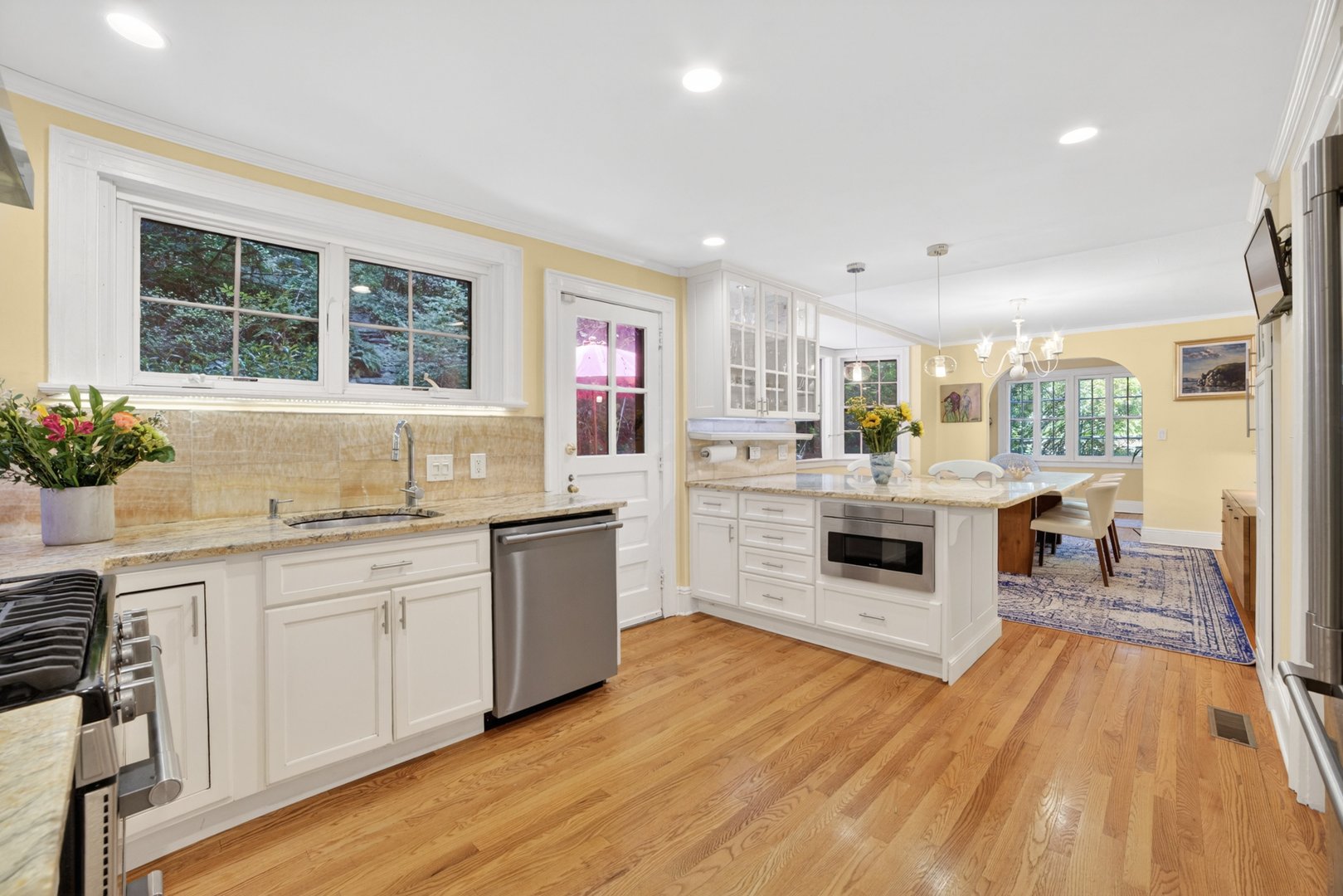 77 Edgemont Road Photo 13