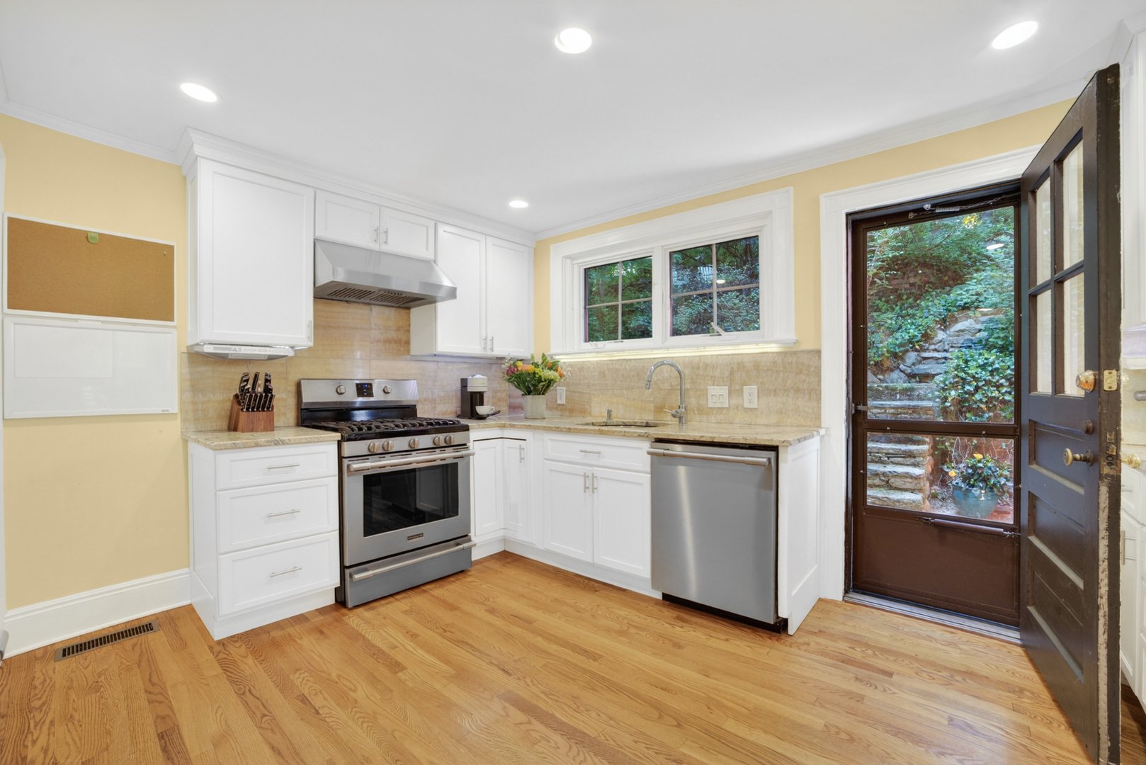 77 Edgemont Road Photo 16