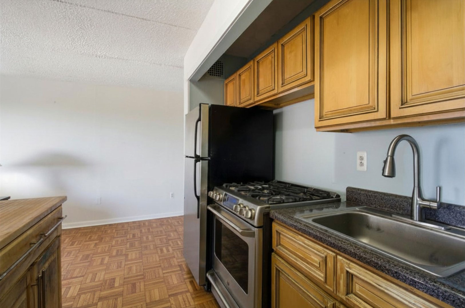 687 Bronx River Road  #6C Photo 10