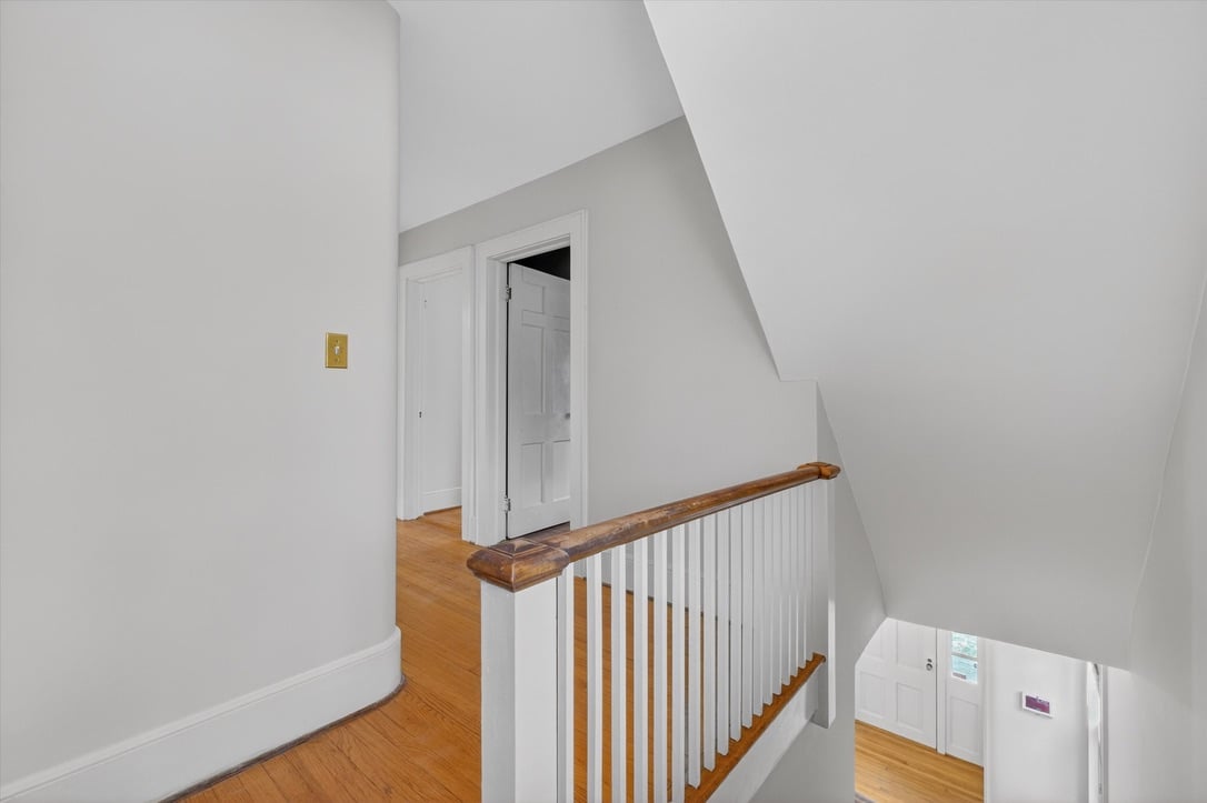 484 Bedford Road Photo 16