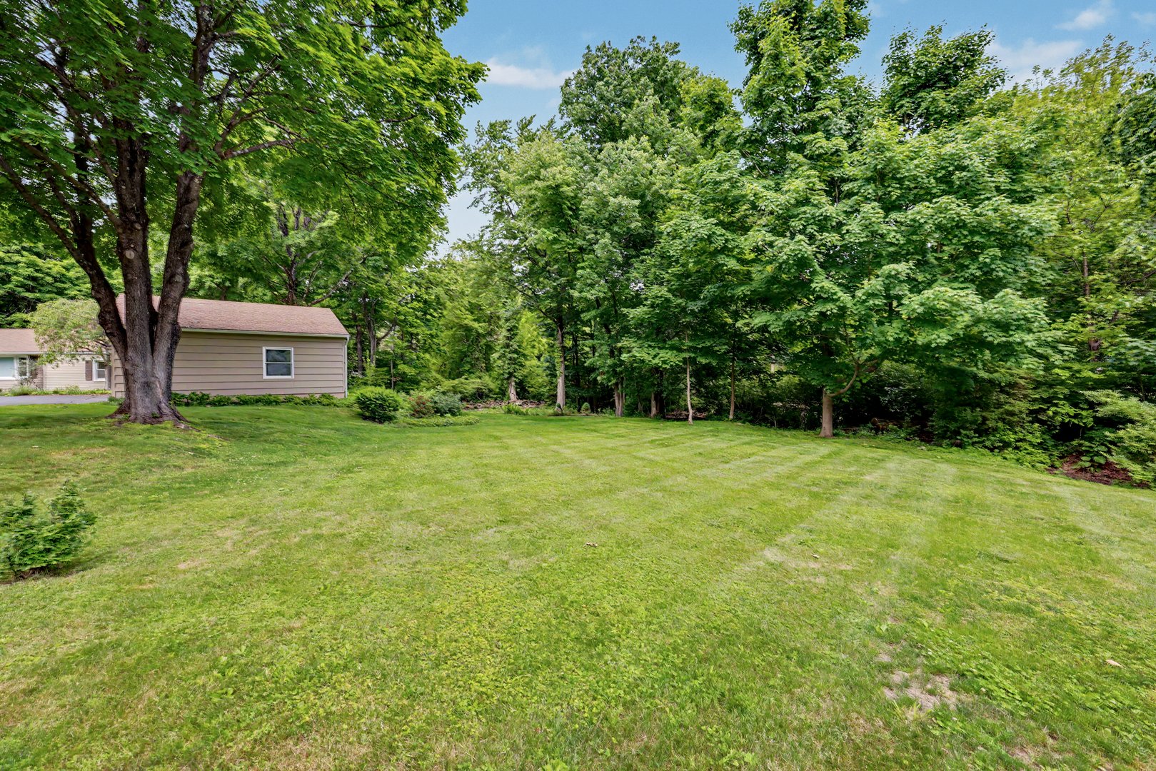 27 Apple Lane Photo 36