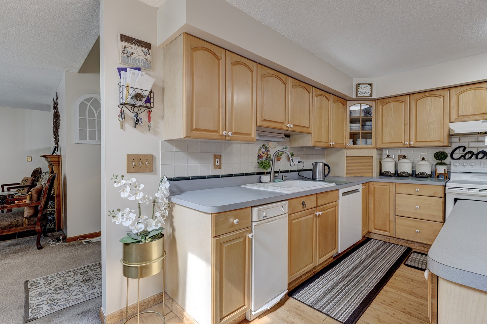 300 Hilltop Road Photo 15