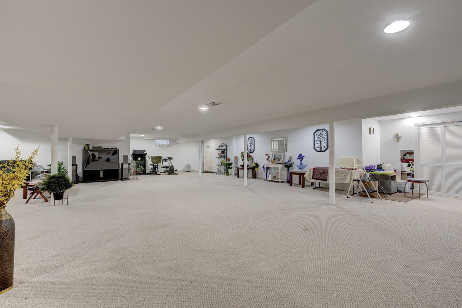 300 Hilltop Road Photo 33