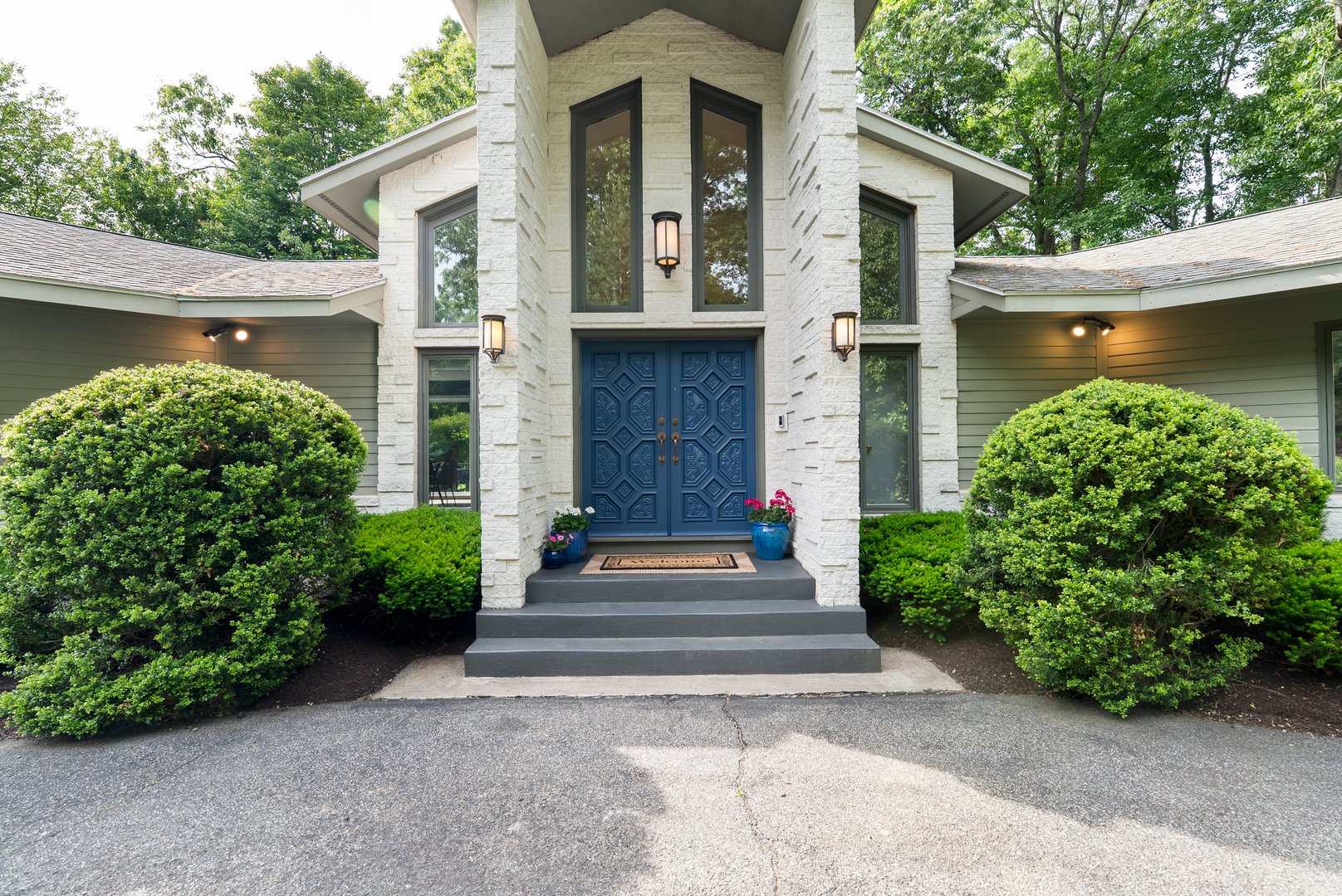 550 Wolf Swamp Road Photo 2