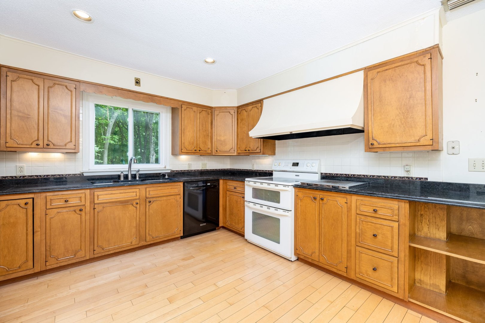 33 Hurds Hill Road Photo 9