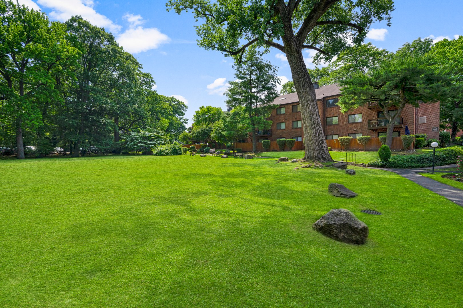 18 Bronxville Glen Drive  #11 Photo 3