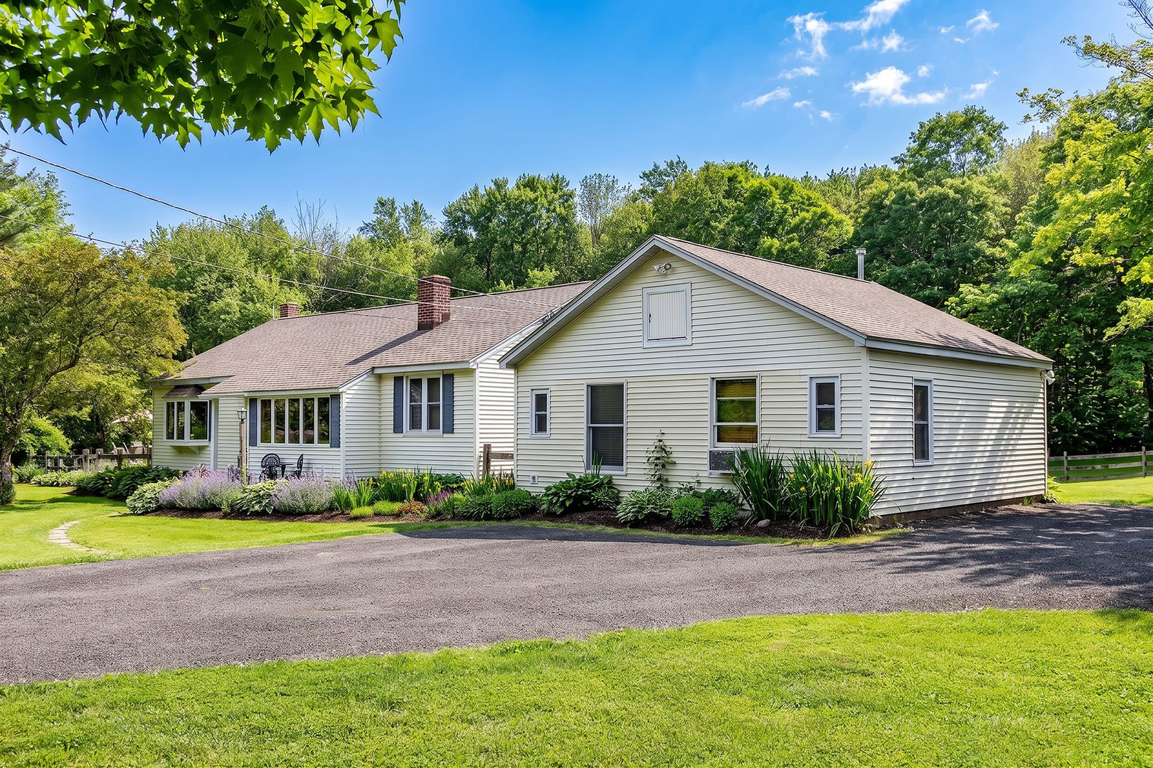 70 Reed Road Photo 7