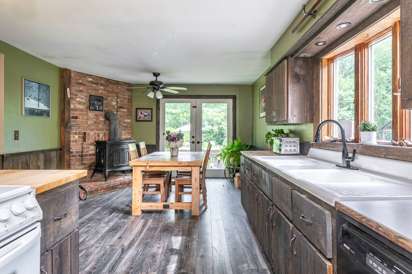 70 Reed Road Photo 11