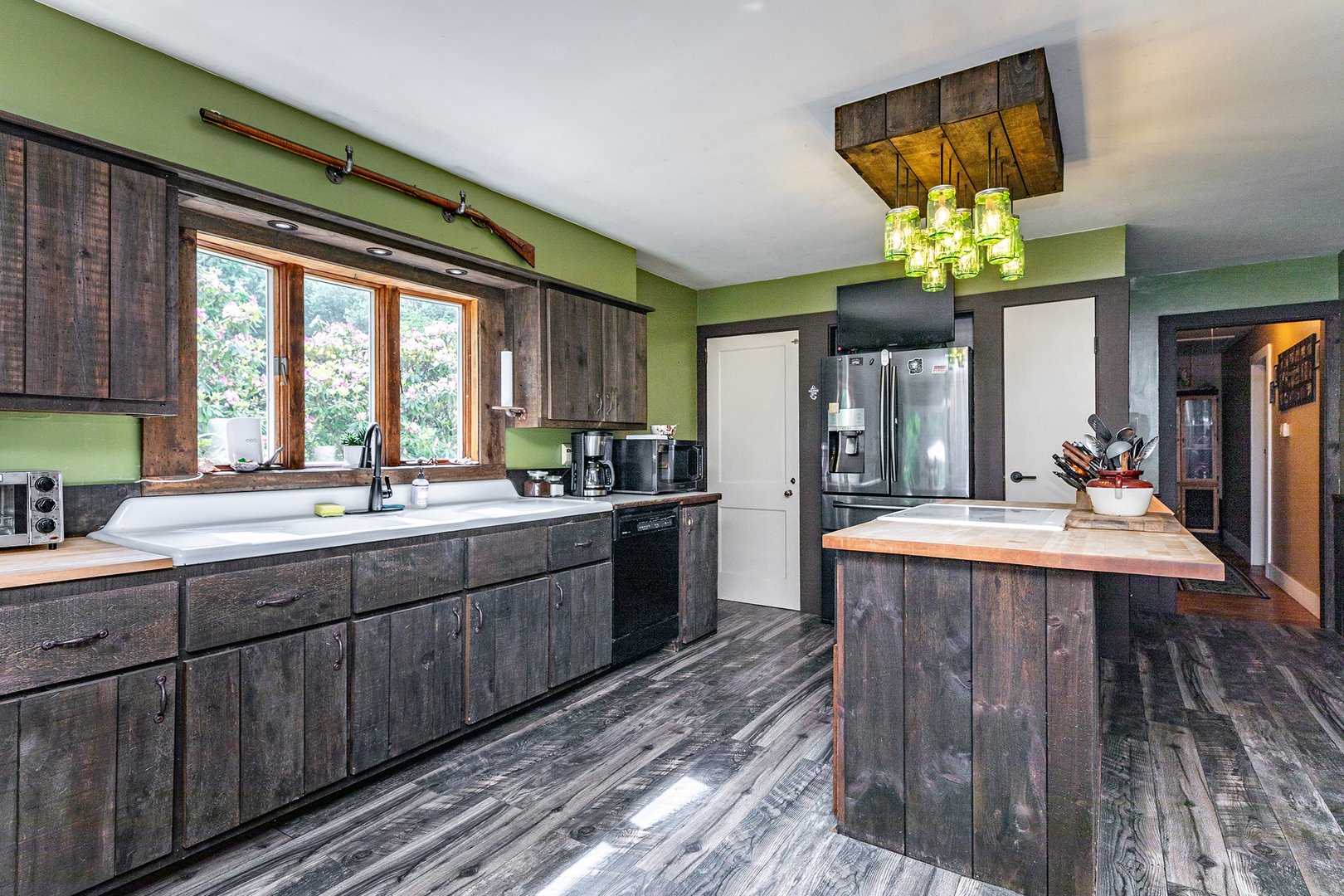 70 Reed Road Photo 12