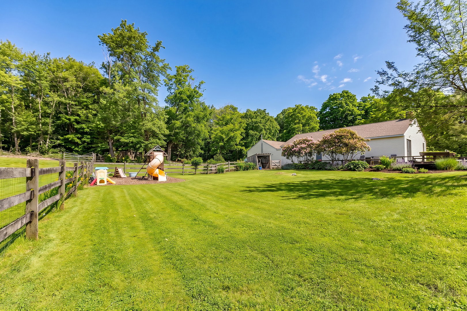 70 Reed Road Photo 29