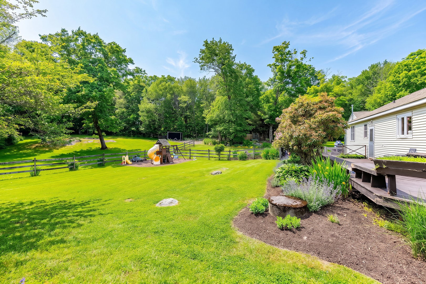 70 Reed Road Photo 32